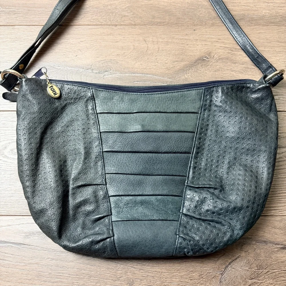 toni Vintage Black Leather Shoulder Bag Textured Panels Double Zippered Pockets